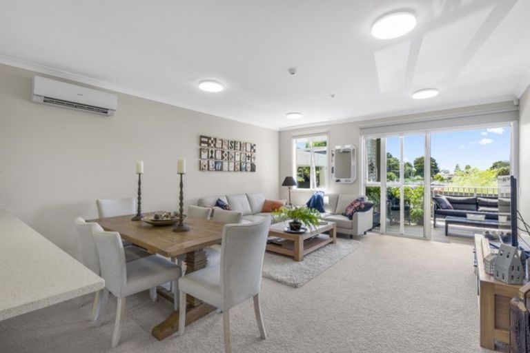 Photo of property in 6 Rewa Rewa Lane, Orewa, 0931