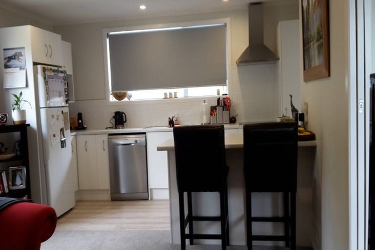 Photo of property in 3a Peckham Grove, Tawa, Wellington, 5028