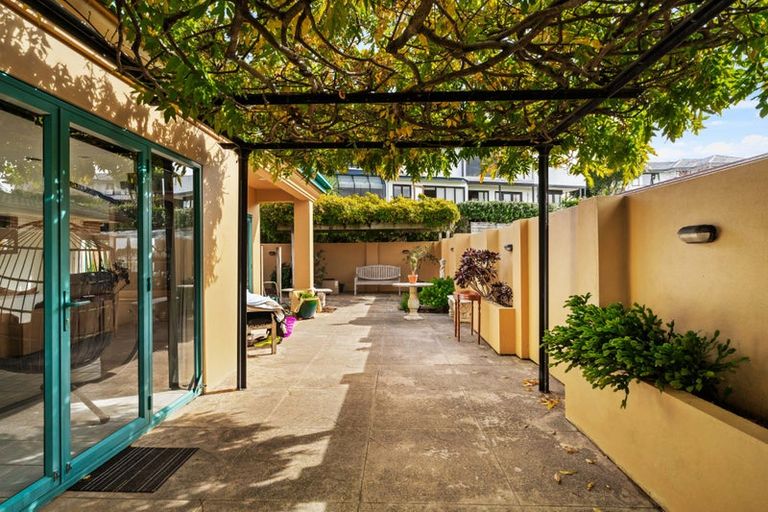 Photo of property in 22 Marguerita Place, West Harbour, Auckland, 0618
