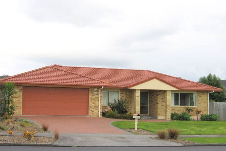 Photo of property in 35 Maghera Drive, East Tamaki Heights, Auckland, 2016