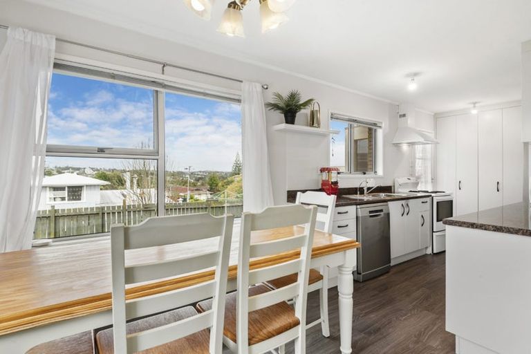 Photo of property in 5/9 Manuka Road, Bayview, Auckland, 0629