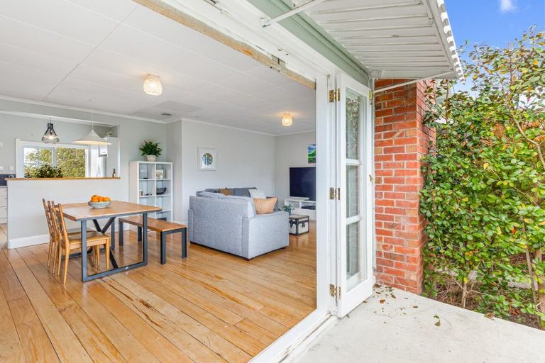 Photo of property in 41 Hanlon Crescent, Narrow Neck, Auckland, 0624