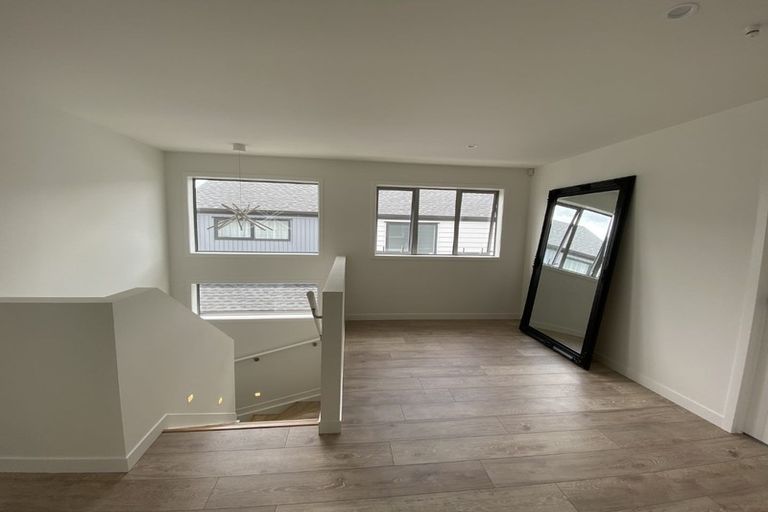 Photo of property in 33 Myland Drive, Hobsonville, Auckland, 0616