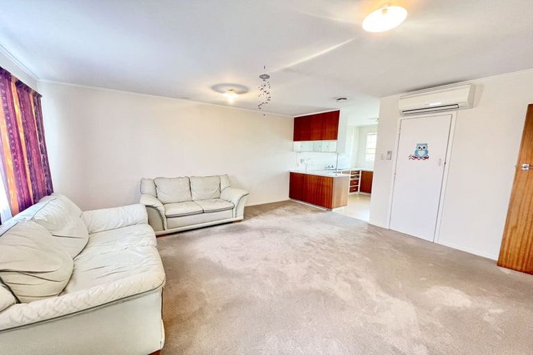 Photo of property in 1/4 Pomaria Road, Henderson, Auckland, 0610