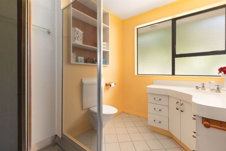 Photo of property in 16 Eclipse Lane, Whitby, Porirua, 5024