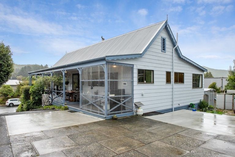Photo of property in 168 Waikawa Road, Picton, 7220