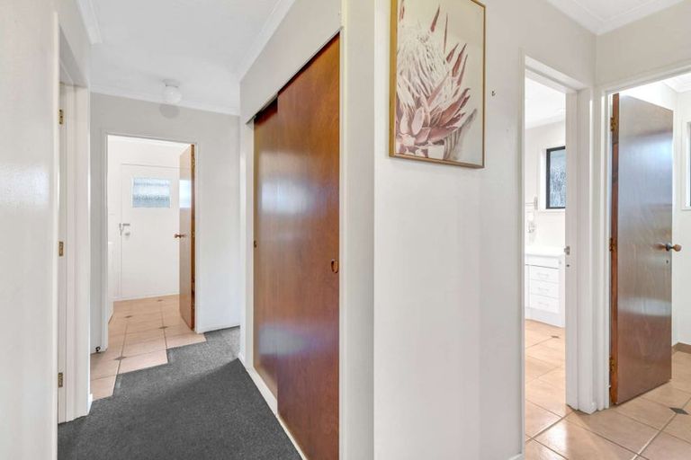 Photo of property in 3 Caroline Crescent, Highbury, Palmerston North, 4412