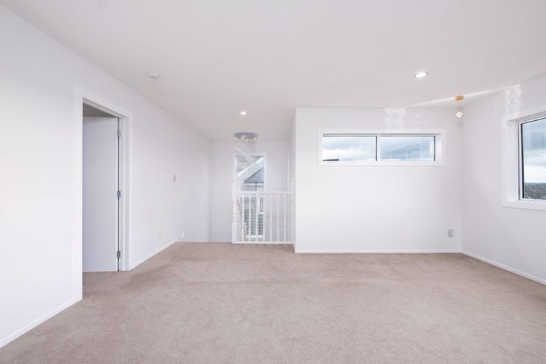 Photo of property in 108 Keri Vista Rise, Papakura, 2110