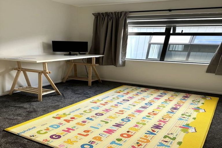 Photo of property in 14 Mander Place, Bucklands Beach, Auckland, 2012