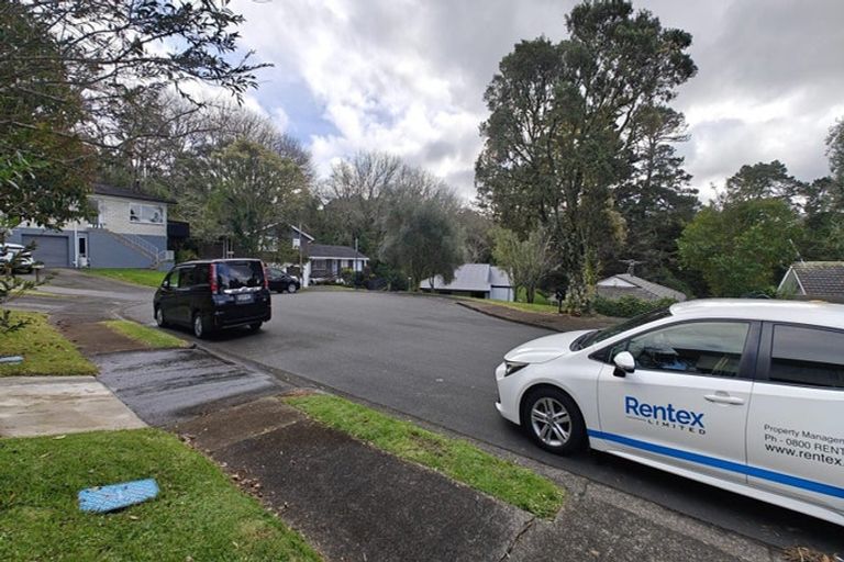 Photo of property in 1/4 Mahuta Grove, Northcote, Auckland, 0627