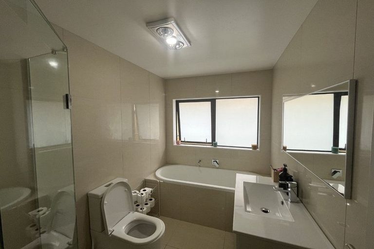 Photo of property in 18a Te Atatu Road, Te Atatu South, Auckland, 0610