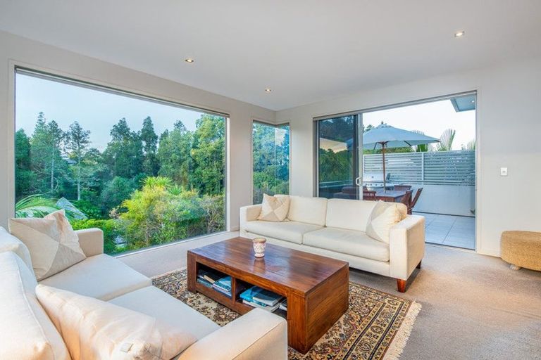 Photo of property in 10 Kahikatea Close, Campbells Bay, Auckland, 0630