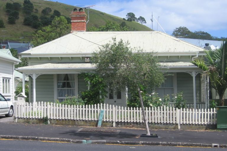 Photo of property in 23 Vauxhall Road, Devonport, Auckland, 0624