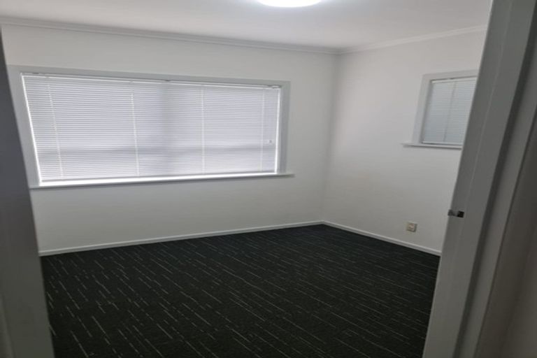 Photo of property in 17 Windy Ridge Road, Glenfield, Auckland, 0629