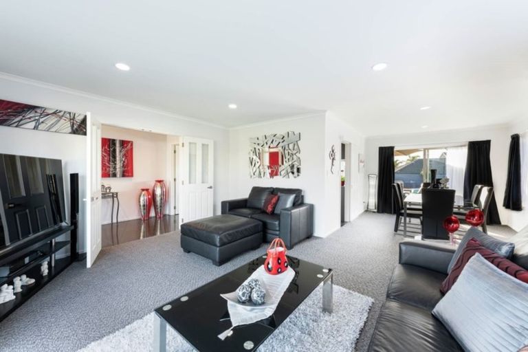 Photo of property in 6 John Brooke Crescent, East Tamaki Heights, Auckland, 2016