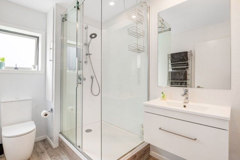 Photo of property in 42 Albatross Road, Red Beach, 0932