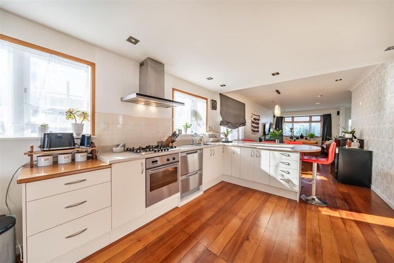 Photo of property in 43 Kensington Avenue, Petone, Lower Hutt, 5012