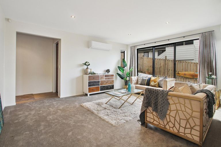Photo of property in 4 Korotaha Terrace, Rothesay Bay, Auckland, 0630