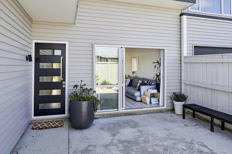Photo of property in 56a Mo Street, Camborne, Porirua, 5026