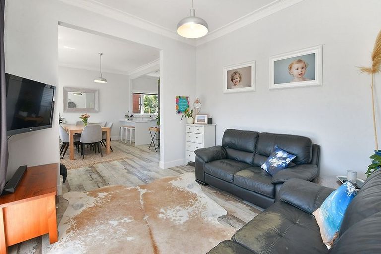 Photo of property in 1/6 Sundown Avenue, Manly, Whangaparaoa, 0930