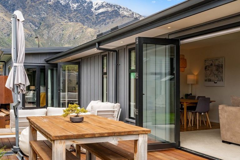 Photo of property in 3 Wheat Street, Jacks Point, Queenstown, 9371