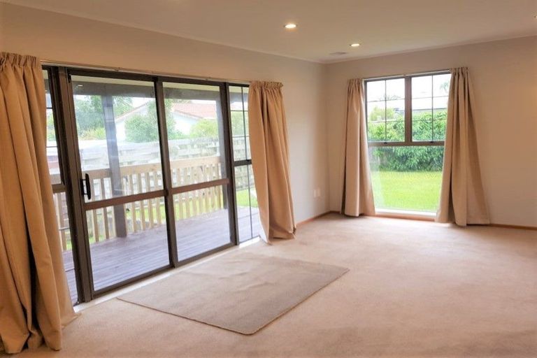Photo of property in 86 Omapere Street, Whitby, Porirua, 5024