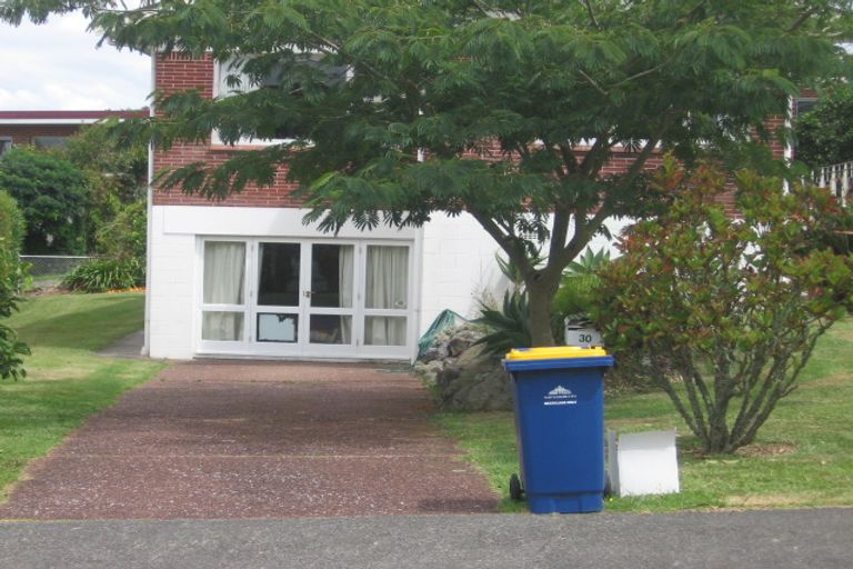 Photo of property in 30 James Evans Drive, Northcote, Auckland, 0627