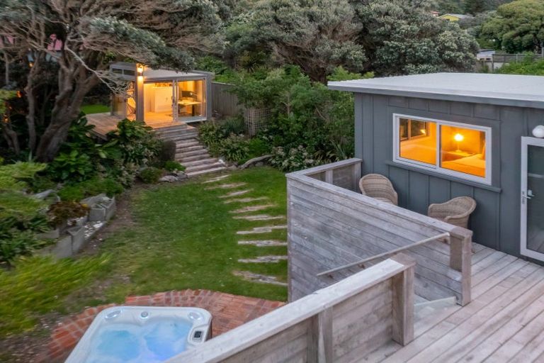 Photo of property in 121 The Parade, Paekakariki, 5034