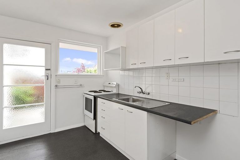 Photo of property in 3/12 North Avon Road, Richmond, Christchurch, 8013