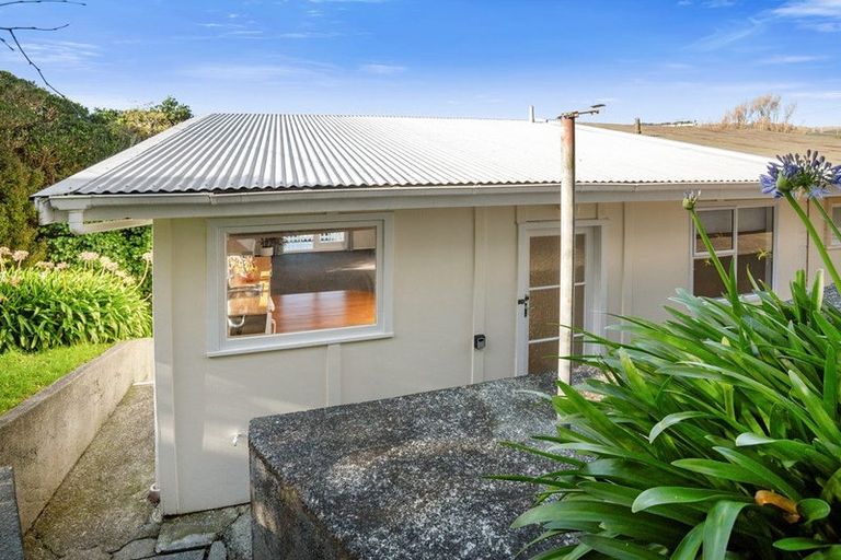 Photo of property in 6d Rewa Terrace, Tawa, Wellington, 5028