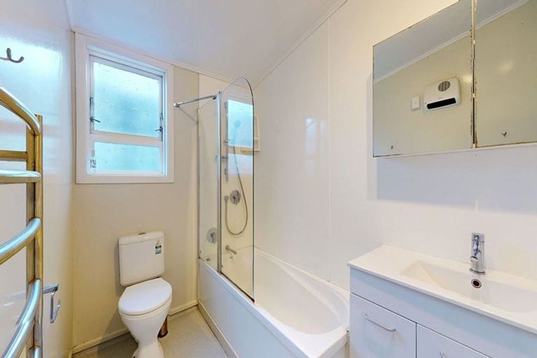 Photo of property in 3-5 Knoll Street, Island Bay, Wellington, 6023