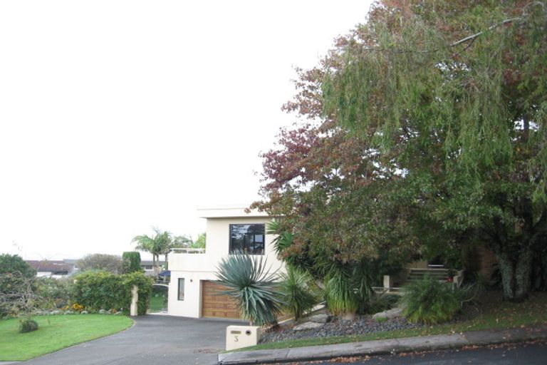 Photo of property in 2/3 Burford Place, Mellons Bay, Auckland, 2014