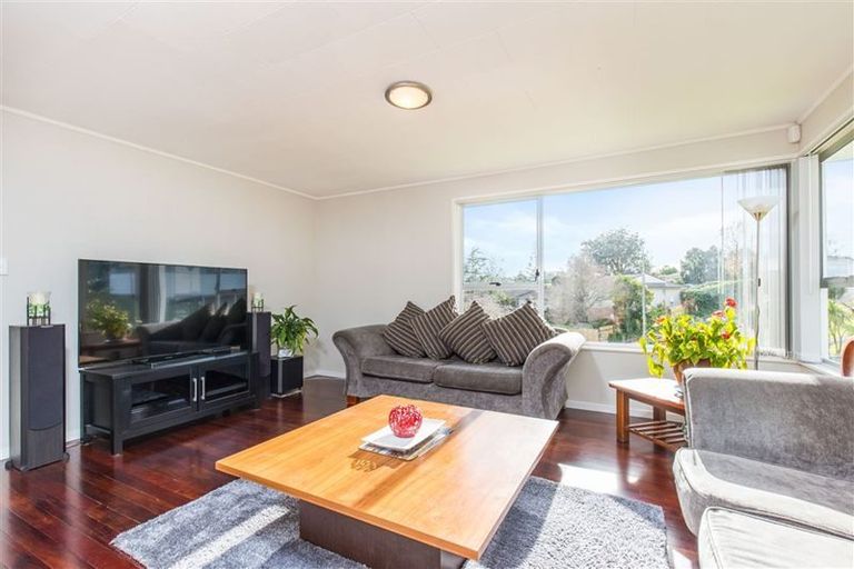 Photo of property in 17 Fairdale Place, Birkdale, Auckland, 0626