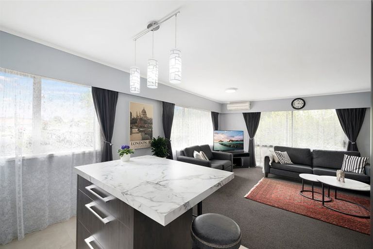 Photo of property in 1/33 Matuhi Rise, Henderson, Auckland, 0612