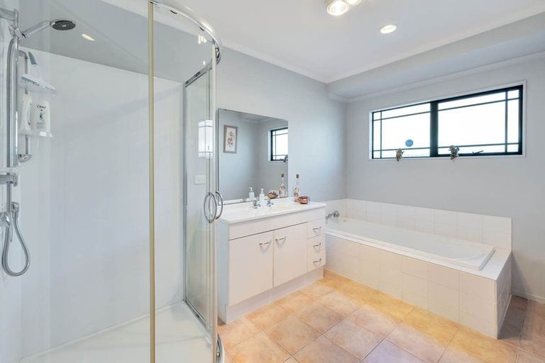 Photo of property in 4 San Lorenzo Rise, Henderson, Auckland, 0612