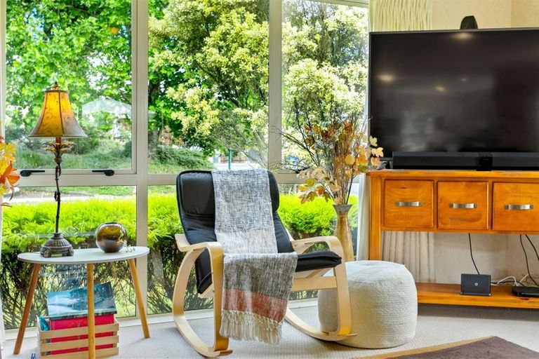 Photo of property in 15 Huntaway Lane, Te Atatu Peninsula, Auckland, 0610