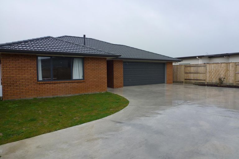 Photo of property in 100 Rosalie Terrace, Kelvin Grove, Palmerston North, 4414