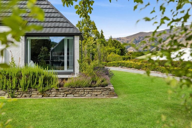 Photo of property in 19 Rimu Lane, Wanaka, 9305