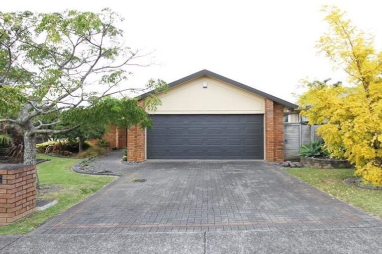 Photo of property in 1 Berkshire Terrace, Massey, Auckland, 0614