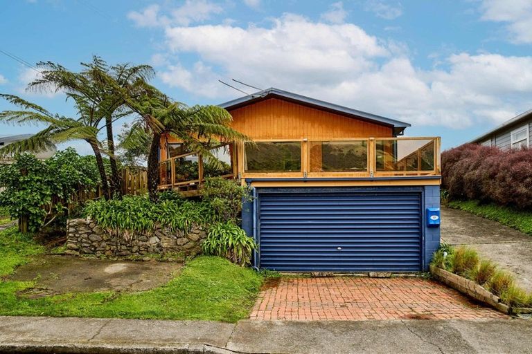 Photo of property in 17 Haunui Road, Pukerua Bay, 5026