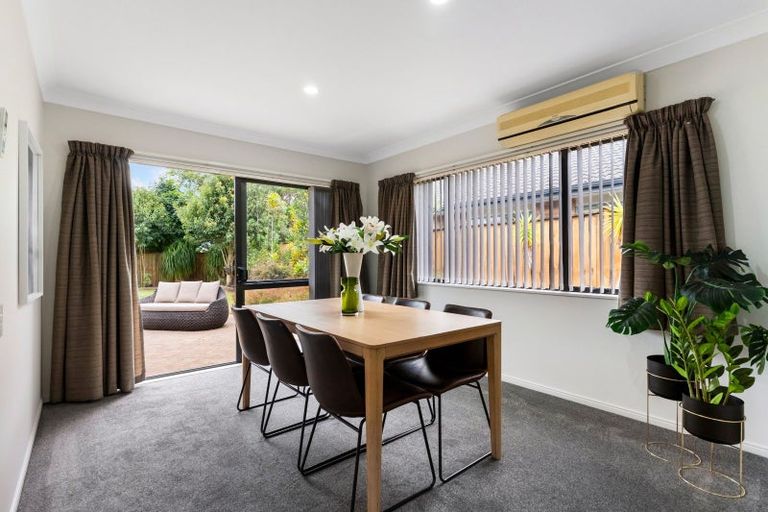 Photo of property in 33 Croftview Road, Wattle Downs, Auckland, 2103