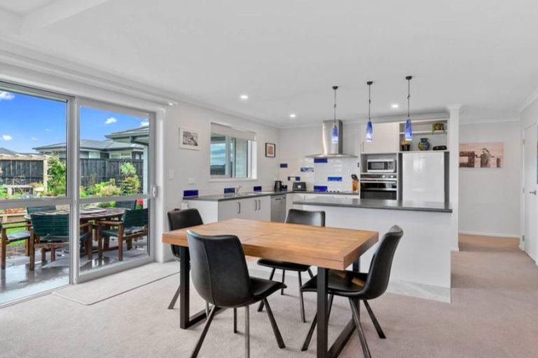 Photo of property in 22 Olney Court, One Tree Point, 0118