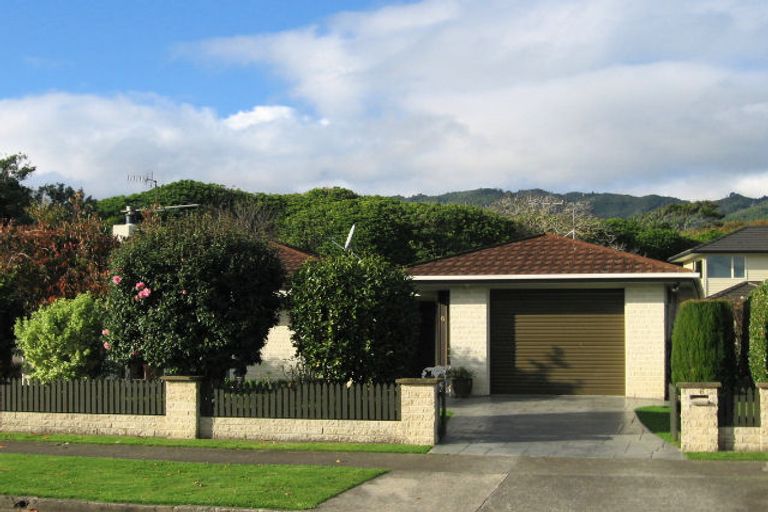 Photo of property in 6 Richmond Avenue, Waikanae, 5036