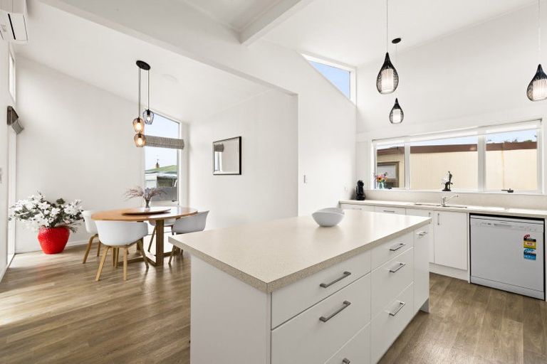 Photo of property in 106 Avondale Road, Taradale, Napier, 4112