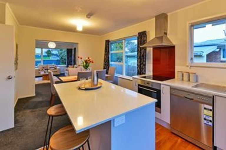Photo of property in 39 Hobart Crescent, Wattle Downs, Auckland, 2103