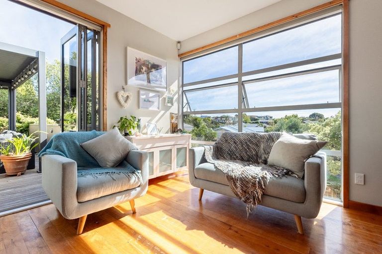 Photo of property in 32 Lorna Irene Drive, Raumati South, Paraparaumu, 5032