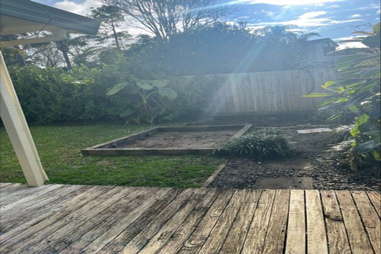 Photo of property in 74 Rosario Crescent, Red Beach, 0932