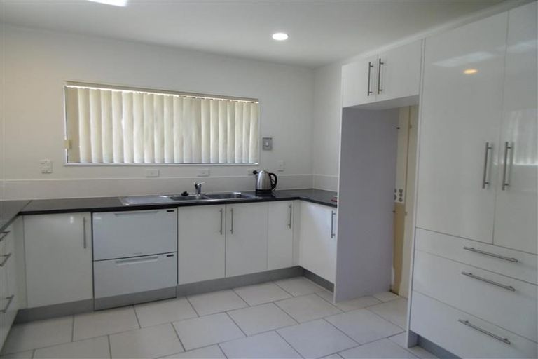 Photo of property in 3/44 Carlisle Road, Browns Bay, Auckland, 0630