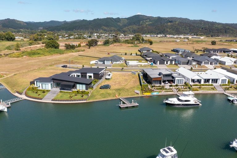 Photo of property in 43 Awatea Drive, Whitianga, 3510