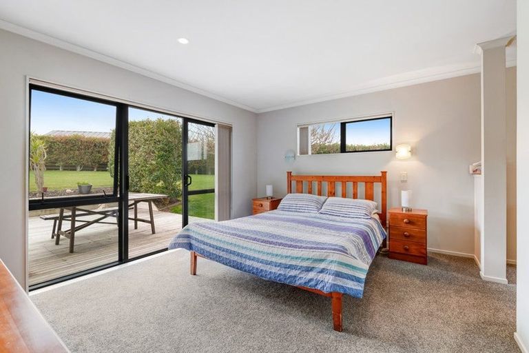 Photo of property in 16 Omana Avenue, Shelly Beach, Helensville, 0874